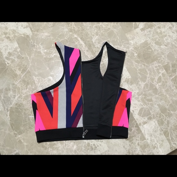 Express sleeveless crop top - Picture 3 of 3